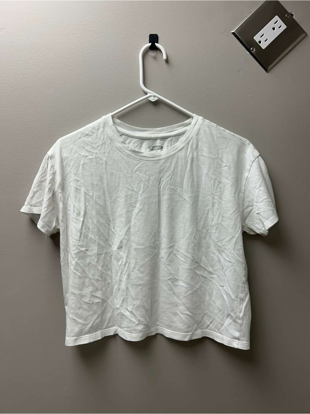 Old Navy Women’s Cropped White Tee Shirt